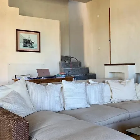 Marre Villa Paralia Kiparissi